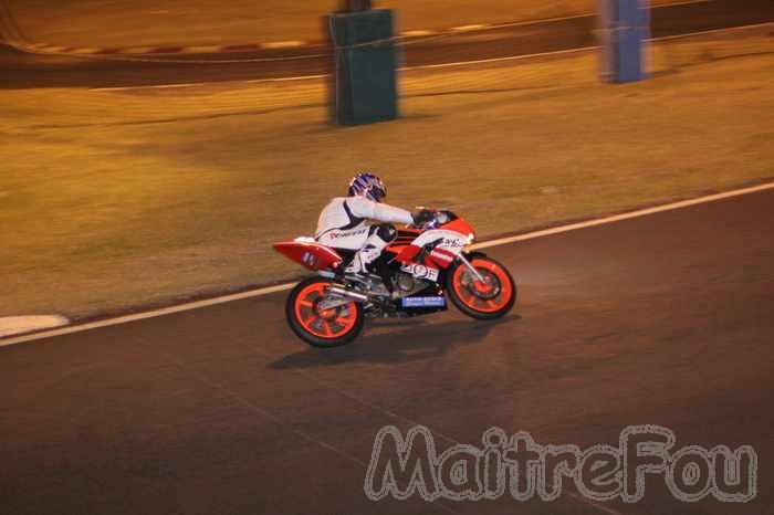 Photo MaitreFou - Auteur : Michael et Benjamin - Mots clés :  moto cyclo endurance 24h asphalte piste jamaique saint denis 