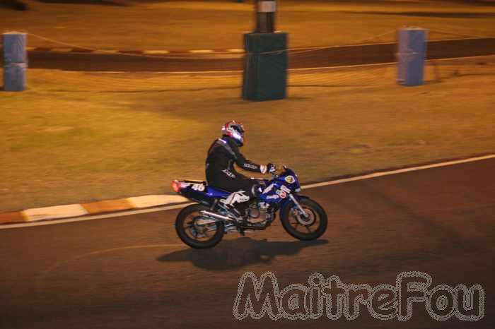 Photo MaitreFou - Auteur : Michael et Benjamin - Mots clés :  moto cyclo endurance 24h asphalte piste jamaique saint denis 