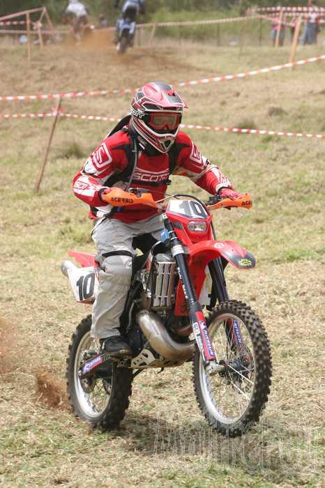 Photo MaitreFou - Auteur : Michael - Mots clés :  moto motocross terre saut endurance grand coude 6h saint joseph 