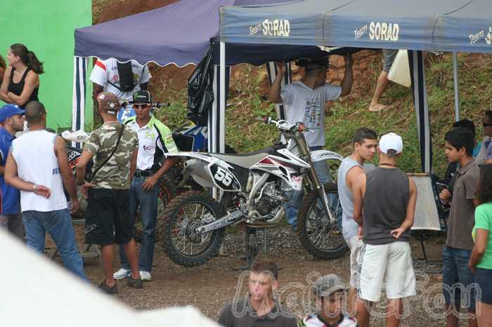 Photo MaitreFou - Auteur : Benjamin - Mots clés :  moto motocross terre saut championnat terrain pascal ravenne la possession ravine a malheur 