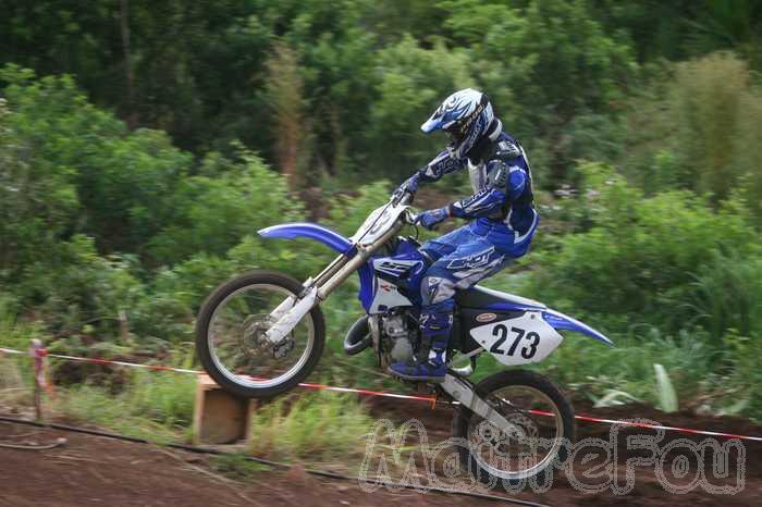 Photo MaitreFou - Auteur : Benjamin - Mots clés :  moto motocross terre saut championnat terrain pascal ravenne la possession ravine a malheur 