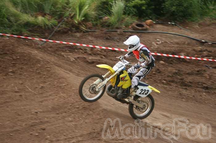 Photo MaitreFou - Auteur : Benjamin - Mots clés :  moto motocross terre saut championnat terrain pascal ravenne la possession ravine a malheur 