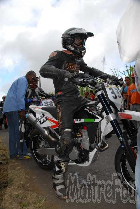 Photo MaitreFou - Auteur : Murielle et Benjamin - Mots clés :  moto course de cote pocket bike trail monobike routiere scooter boites trois bassins quads 