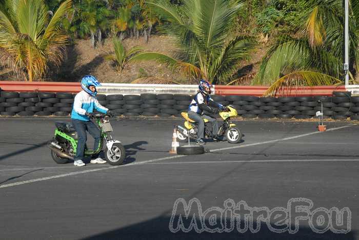 Photo MaitreFou - Auteur : Murielle et Benjamin - Mots clés :  auto run annule pousse performances felix guichard soleil journee licencies ouverte 