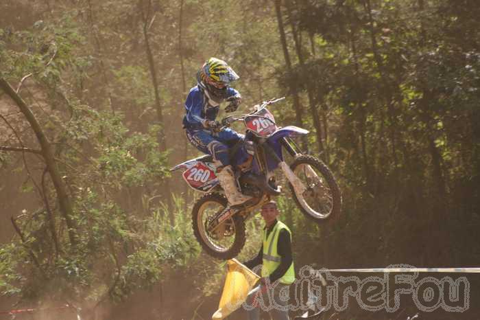 Photo MaitreFou - Auteur : Mathieu - Mots clés :  moto motocross terre saut terrain petit tampon 