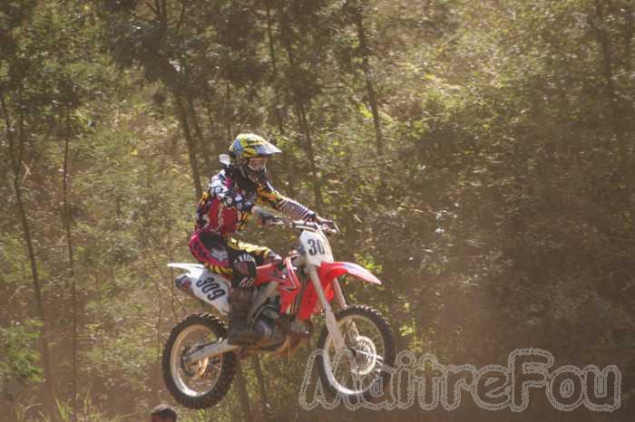 Photo MaitreFou - Auteur : Mathieu - Mots clés :  moto motocross terre saut terrain petit tampon 