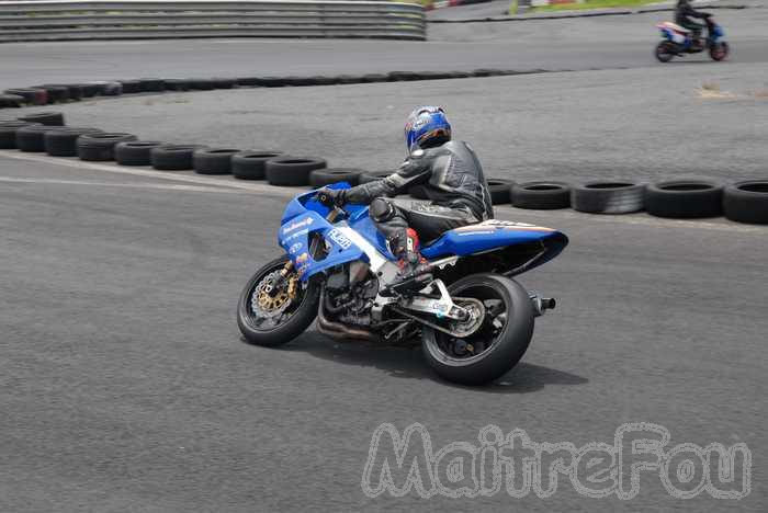 Photo MaitreFou - Auteur : Equipe MaitreFou et 2J Production - Mots clés :  auto roulage tmvr cfg circuit defoulage pilotage drift bmw lancer evolution moto gsxr 