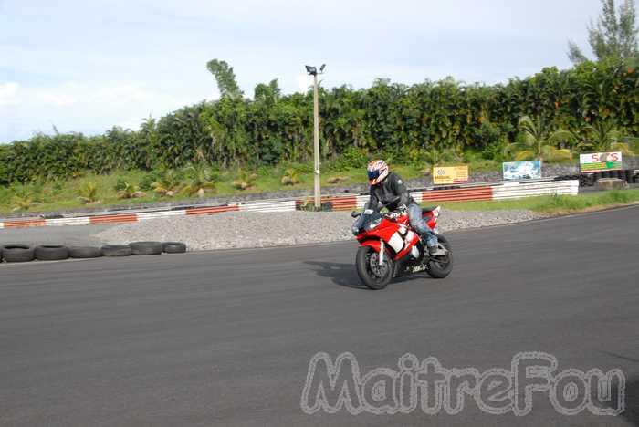 Photo MaitreFou - Auteur : Equipe MaitreFou et 2J Production - Mots clés :  auto roulage tmvr cfg circuit defoulage pilotage drift bmw lancer evolution moto gsxr 