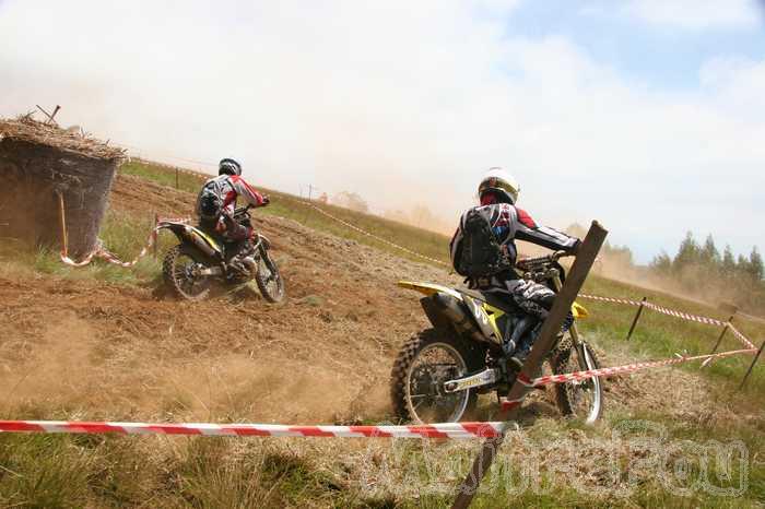 Photo MaitreFou - Auteur : Equipe MaitreFou - Mots clés :  moto motocross terre endurance tampon tsm poussiere 