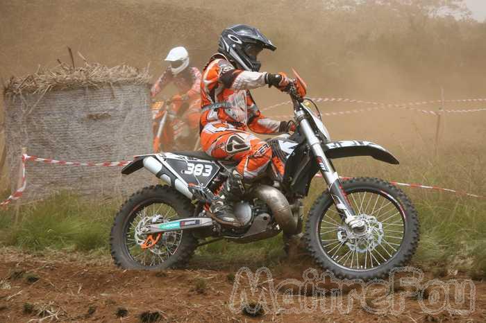 Photo MaitreFou - Auteur : Equipe MaitreFou - Mots clés :  moto motocross terre endurance tampon tsm poussiere 