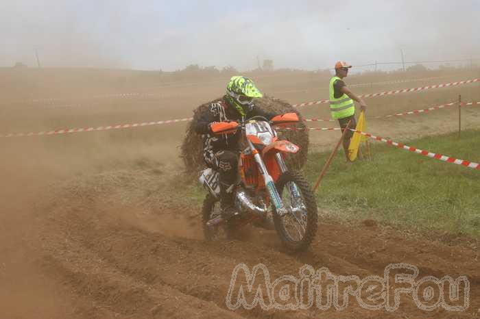 Photo MaitreFou - Auteur : Equipe MaitreFou - Mots clés :  moto motocross terre endurance tampon tsm poussiere 