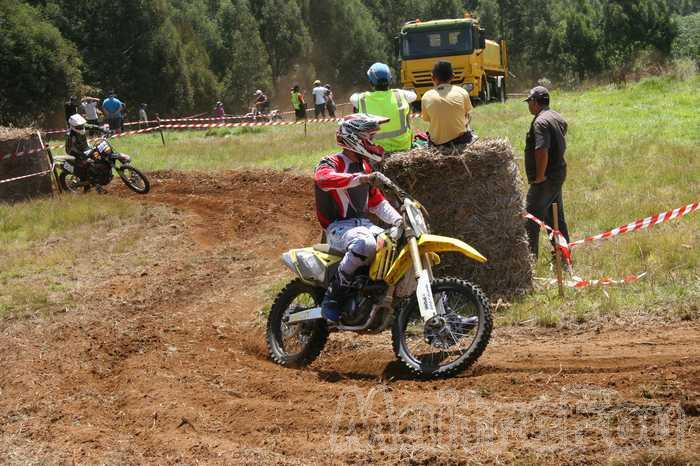 Photo MaitreFou - Auteur : Equipe MaitreFou - Mots clés :  moto motocross terre endurance tampon tsm poussiere 