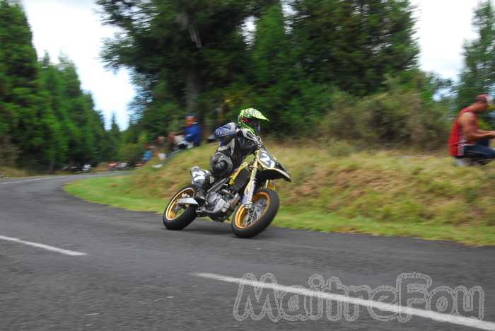 Photo MaitreFou - Auteur : Equipe MaitreFou - Mots clés :  moto course de cote quad cyclo trail supermotard routiere gros cube grand tampon notre dame de la paix 