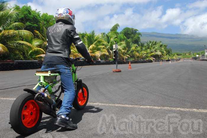 Photo MaitreFou - Auteur : Equipe MaitreFou - Mots clés :  moto run roulage tmvr circuit felix guichard soleil dragster cyclo ufolep tmvr 