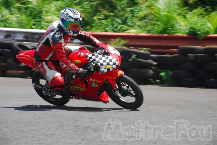 Photo MaitreFou - Auteur : Equipe MaitreFou - Mots clés :  moto run roulage tmvr circuit felix guichard soleil dragster cyclo ufolep tmvr 