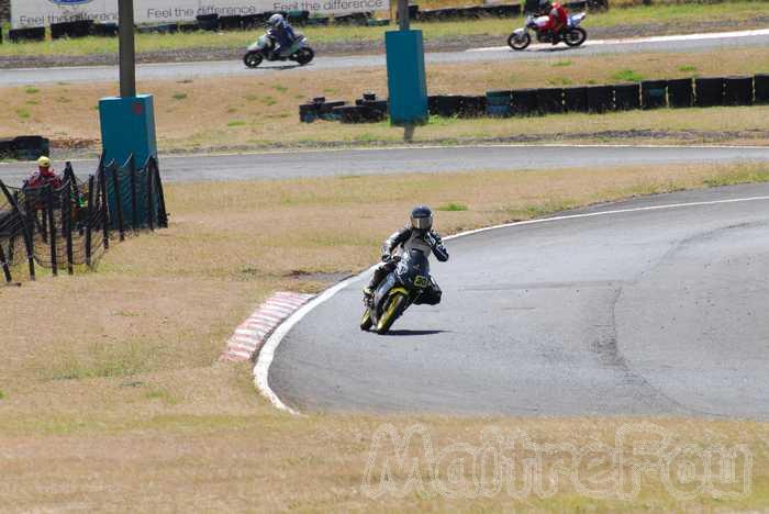 Photo MaitreFou - Auteur : Equipe MaitreFou - Mots clés :  moto cyclo endurance 24h asphalte piste jamaique saint denis 