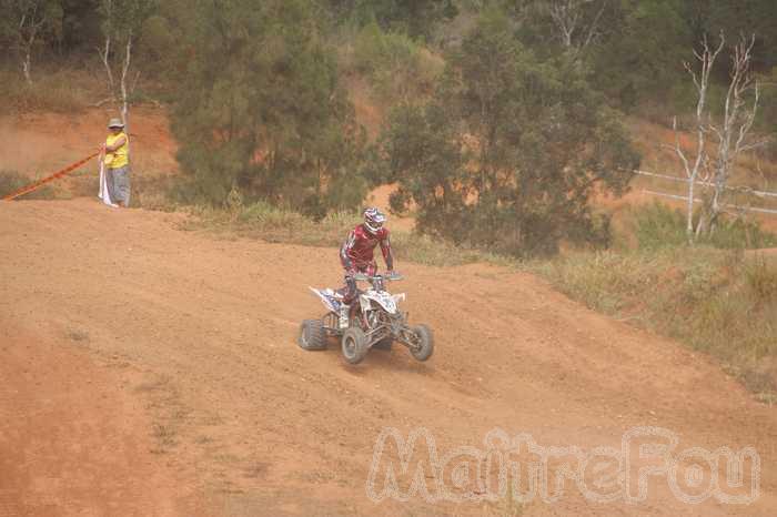 Photo MaitreFou - Auteur : Mathieu et Oceanne - Mots clés :  moto motocross quad FFM terre saut terrain paita nouvelle caledonie 