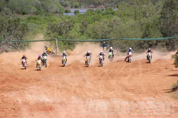 Photo MaitreFou - Auteur : Mathieu et Oceanne - Mots clés :  moto motocross quad FFM terre saut terrain paita nouvelle caledonie 