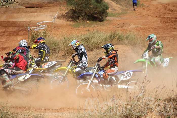 Photo MaitreFou - Auteur : Mathieu et Oceanne - Mots clés :  moto motocross quad FFM terre saut terrain paita nouvelle caledonie 