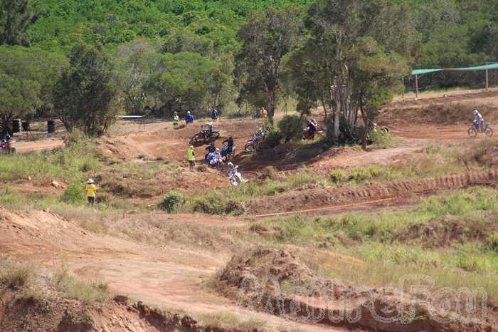 Photo MaitreFou - Auteur : Mathieu et Oceanne - Mots clés :  moto motocross quad FFM terre saut terrain paita nouvelle caledonie 