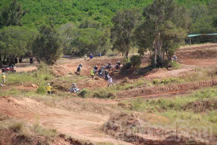 Photo MaitreFou - Auteur : Mathieu et Oceanne - Mots clés :  moto motocross quad FFM terre saut terrain paita nouvelle caledonie 