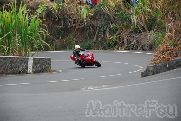 Photo MaitreFou - Auteur : Equipe MaitreFou - Mots clés :  moto course de cote quad cyclo trail supermotard gp450 routiere gros cube saint leu 