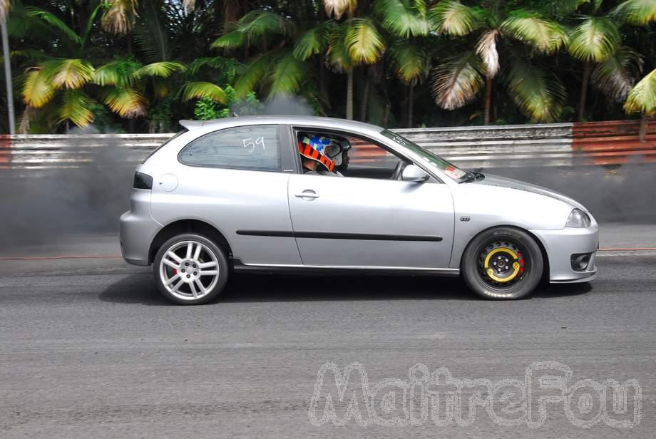 Photo MaitreFou - Auteur : Benjamin - Mots clés :  auto cfg circuit run tc pneu burn and drag pousse 