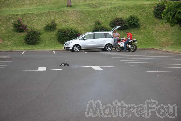 Photo MaitreFou - Auteur : Michael - Mots clés :  modelisme auto saint pierre parking initiation particulier thermique route gazon 