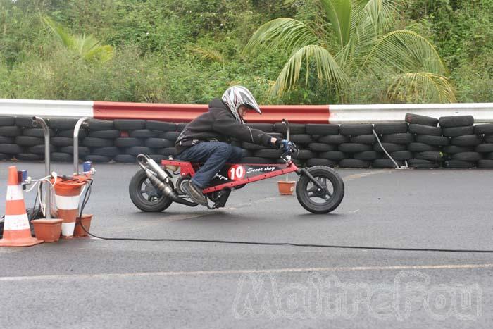 Photo MaitreFou - Auteur : Michael - Mots clés :  auto moto run pousse performances felix guichard dragster soleil evo subaru diesel td 