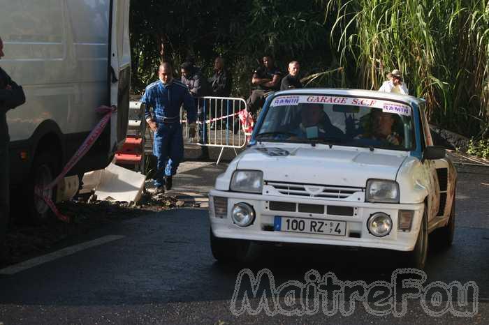 Photo MaitreFou - Auteur : Murielle, Thomas et Benjamin - Mots clés :  auto rallye circuit felix guichard piste virage freinage tour 