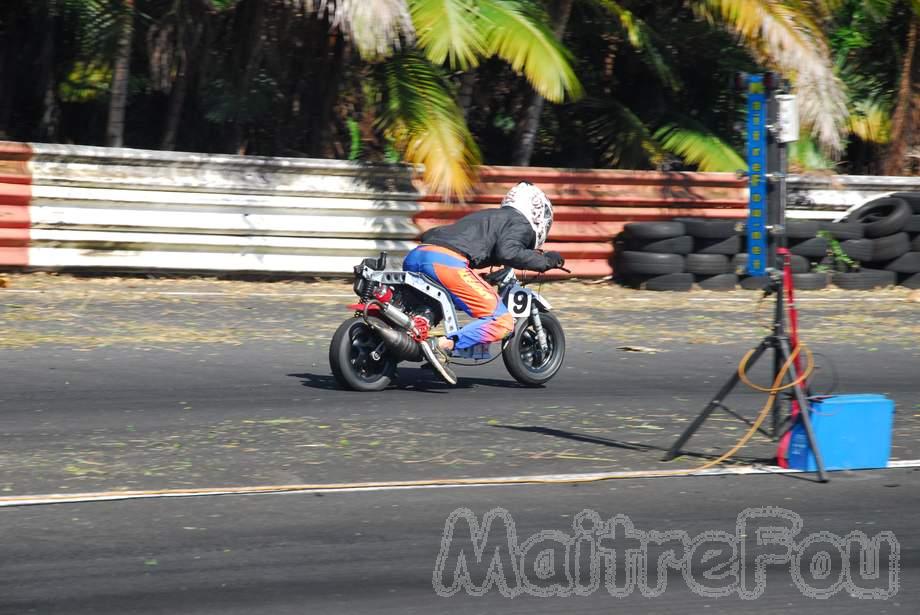 Photo MaitreFou - Auteur : Benja et Mica - Mots clés :  auto moto cfg circuit run olivier moutoussamy essais libres pousse scooter drag tmax 